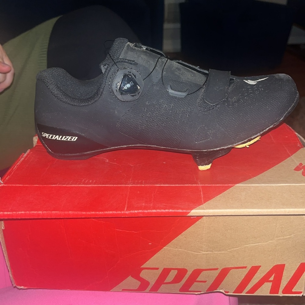 Specialized bicycle shoes NIB . Retails for 450.00 new.
